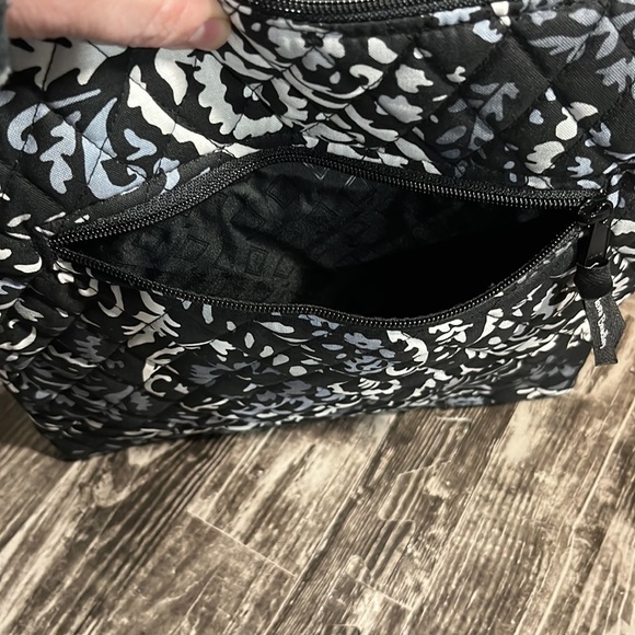 Vera Bradley Hipster in Paisley Noir NWT - Picture 6 of 8
